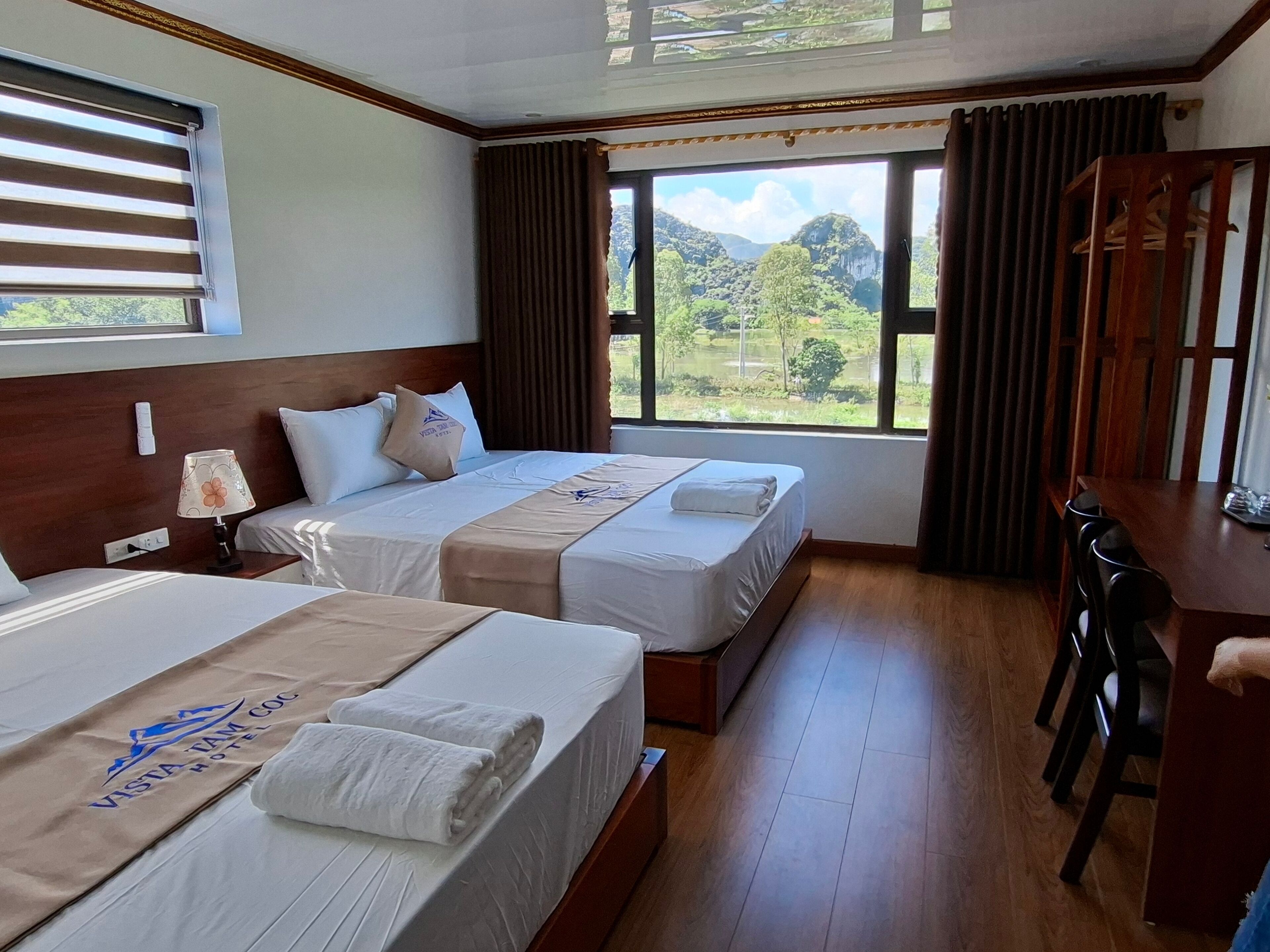 ห้องสแตนดาร์ดสำหรับสี่ท่าน, วิวภูเขา | โต๊ะทำงาน, Wi-Fi ฟรี