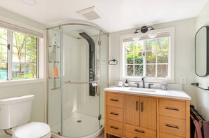 Dusche, Handtücher, Seife, Toilettenpapier