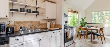 Micro-ondes, four, plaque de cuisson, lave-vaisselle