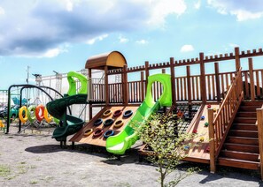 Área de juegos infantiles al aire libre