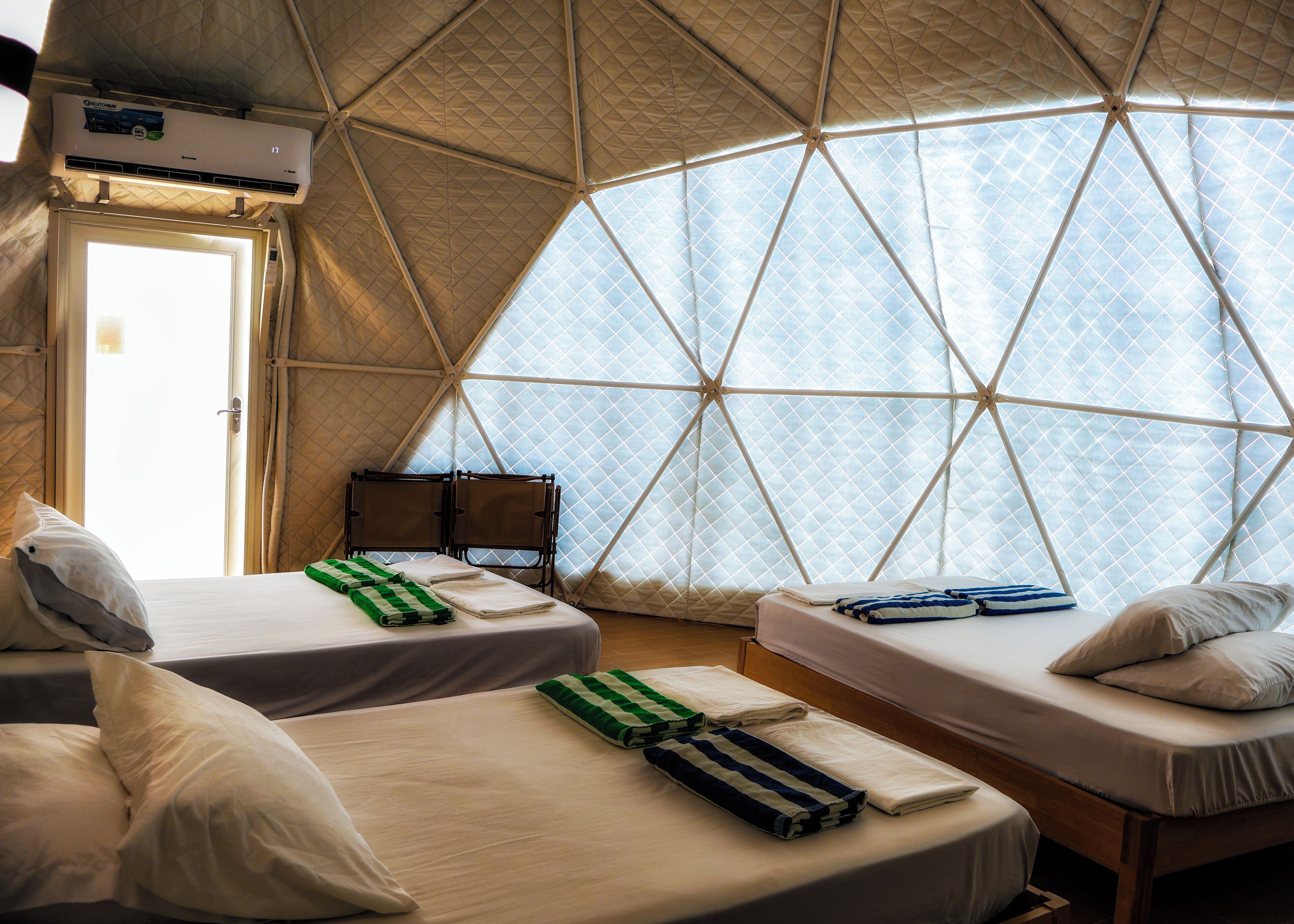 Tripla Basic, non fumatori, vista giardino | Una cassaforte in camera, tende oscuranti, lenzuola