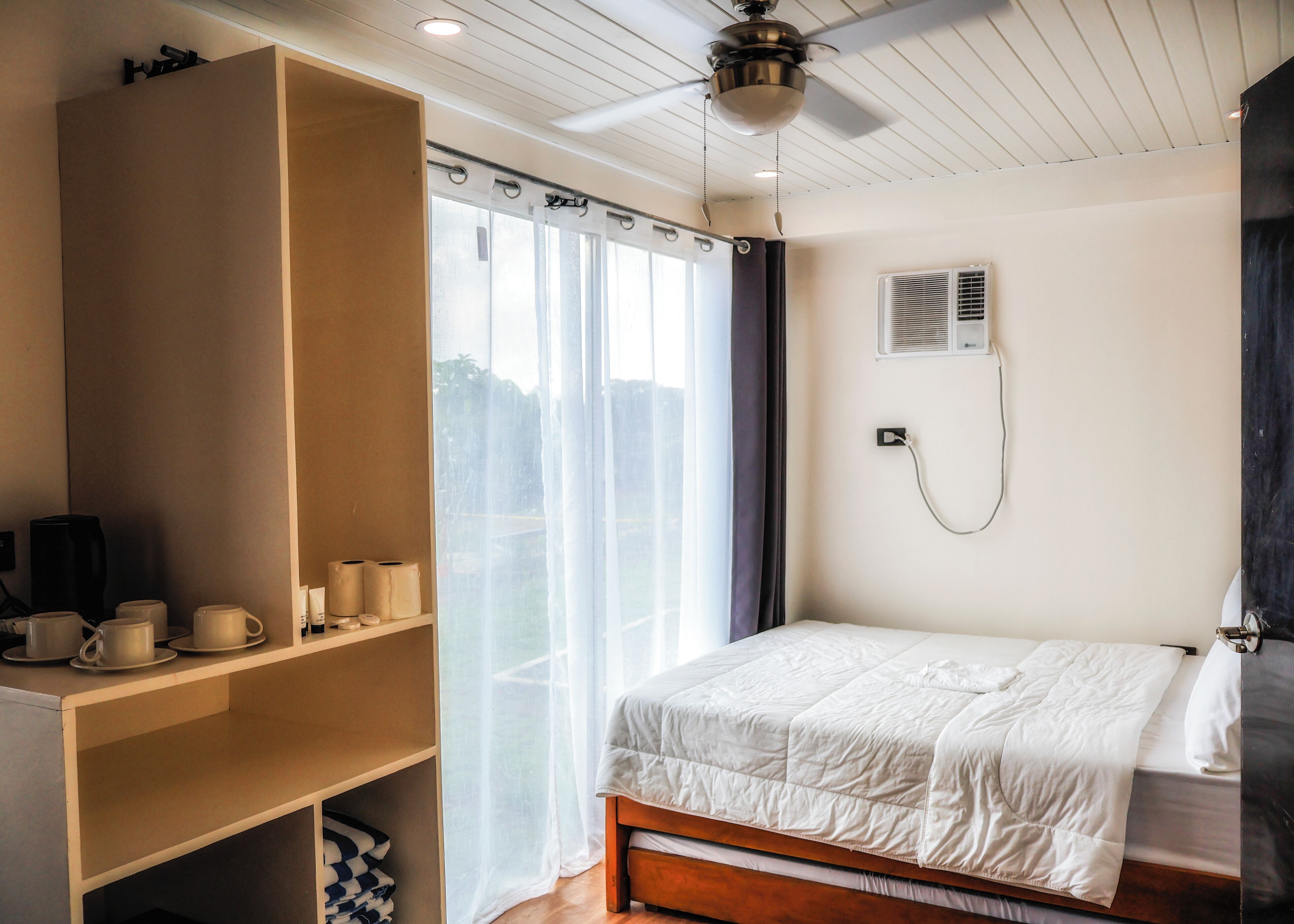 Doppia Classic, non fumatori, vista lago | Una cassaforte in camera, tende oscuranti, lenzuola