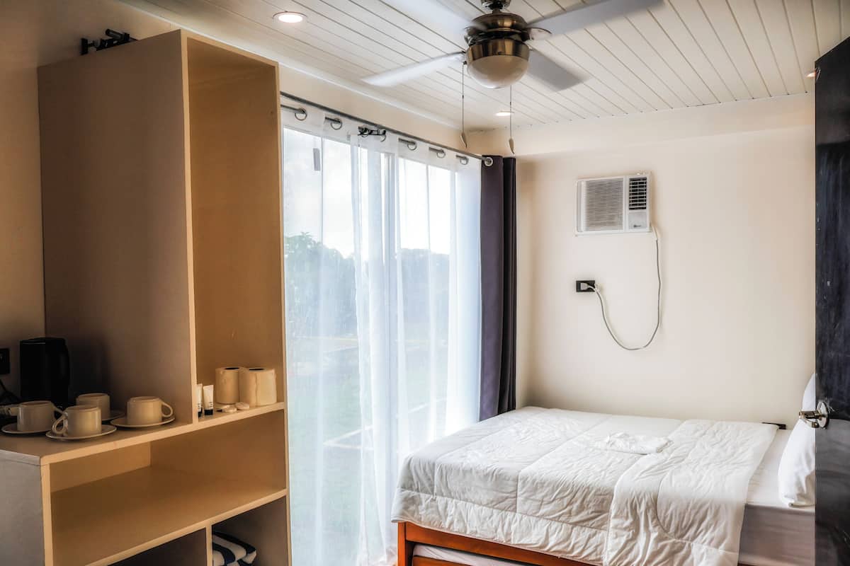 Double Room, Garden View | In-room safe