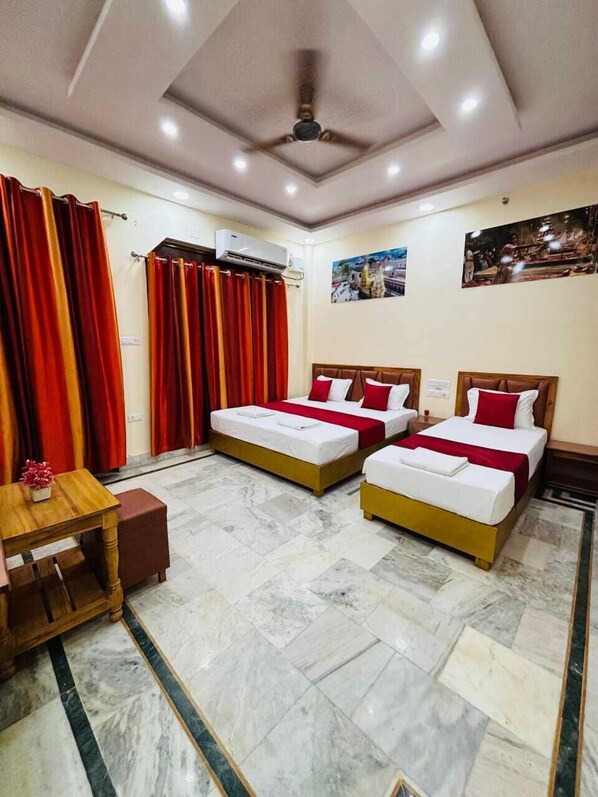 Family Single Room, Balcony, Park View | Laptop workspace, free WiFi