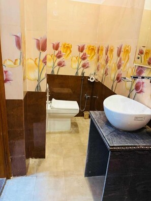 Family Single Room, Balcony, Park View | Bathroom | Shower, free toiletries, towels, soap