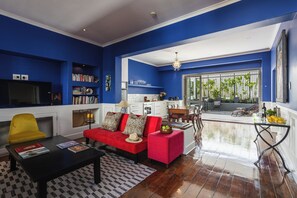 Premium Cottage | Living area - Nicol Street Heritage Cottages (Cape Town)