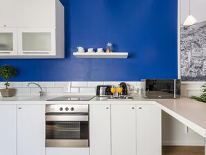 Luxury Suite | Private kitchen | Microwave - Nicol Street Heritage Cottages (Cape Town)