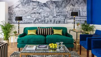 Desk, laptop workspace, free WiFi