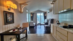 Apartment, Balkon, Poolblick | Eigene Kochnische