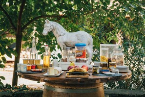 Petit déjeuner continental servi tous les jours en supplément