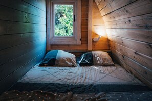 Premium bedding, blackout drapes, iron/ironing board - L'annexe (Sonnay)