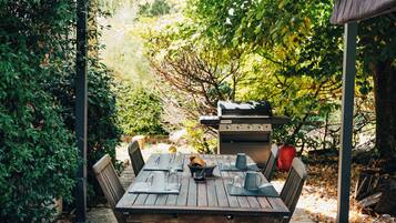 Daily continental breakfast (EUR 7 per person)