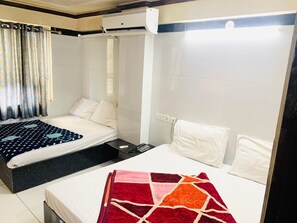 Family Room | Free WiFi - Hotel Churu Palace (Jaipur)