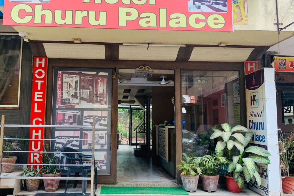 Hotel Churu Palace