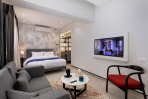 1 bedroom, desk, WiFi, bed sheets