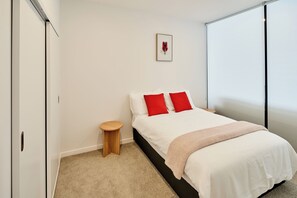 2 bedrooms, iron/ironing board, WiFi, bed sheets - Luxurious Victoria Apartment (Wellington)