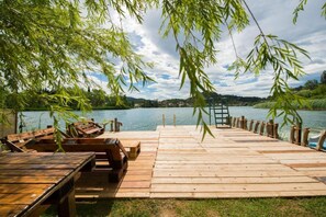 Property grounds - One-Bedroom Apartment With Lake View (Ploce)