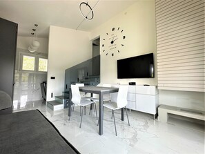 Villa, 2 Yatak Odası, Veranda, Bahçe Manzaralı | Yemek odası