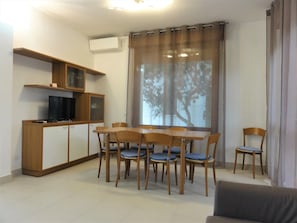 Villa, 2 chambres, patio, vue sur le jardin | Salle à manger