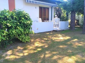 Villa, 2 chambres, patio, vue sur le jardin | Façade de l’hébergement 
