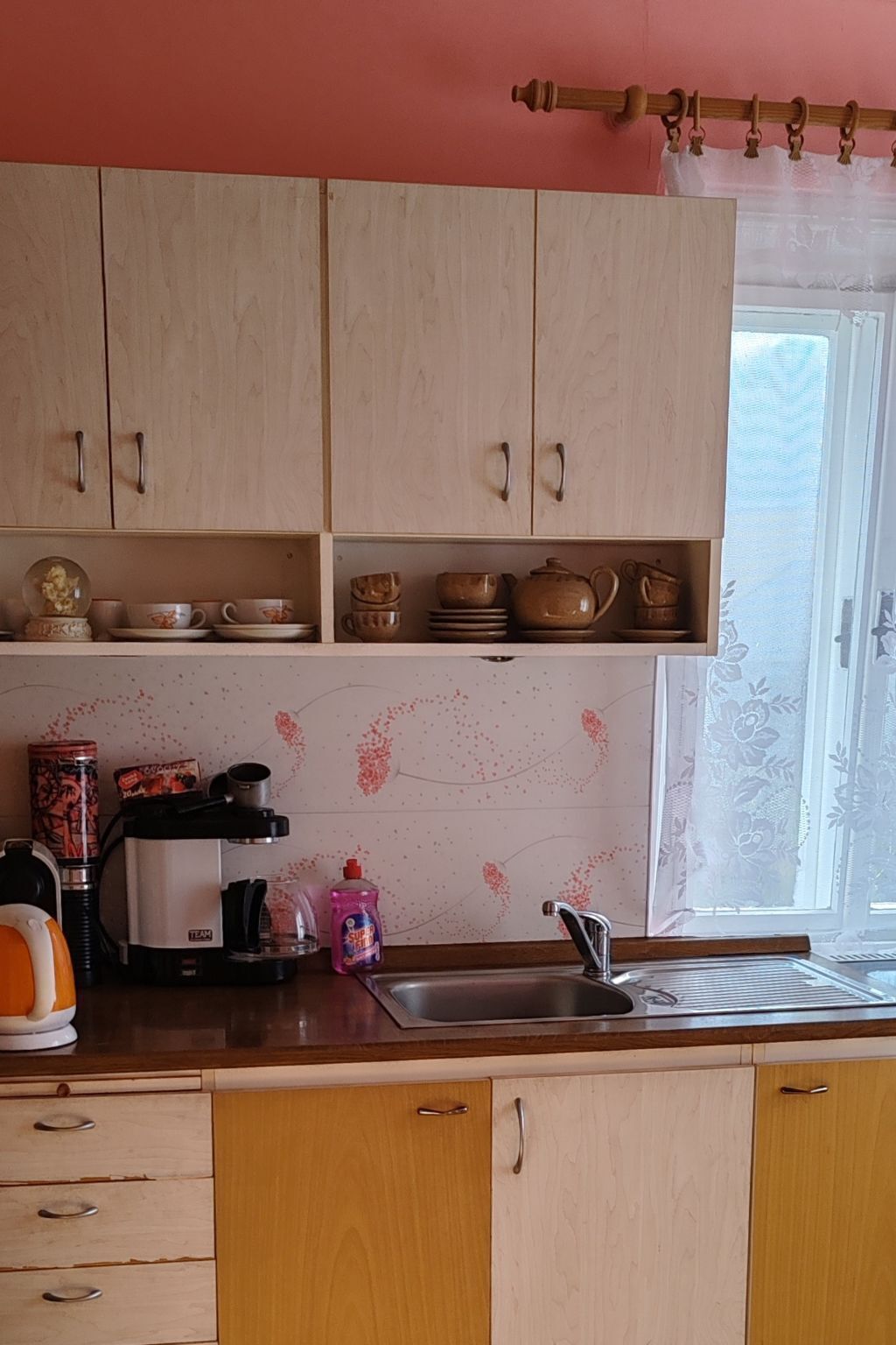 Fridge, microwave, oven, cookware/dishes/utensils