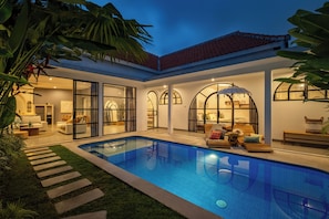 Villa – superior, bassengutsikt | Terrasse/patio