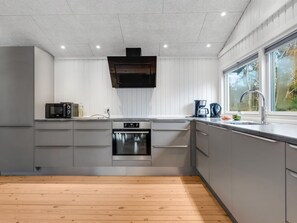 Fridge, microwave, dishwasher, cookware/dishes/utensils