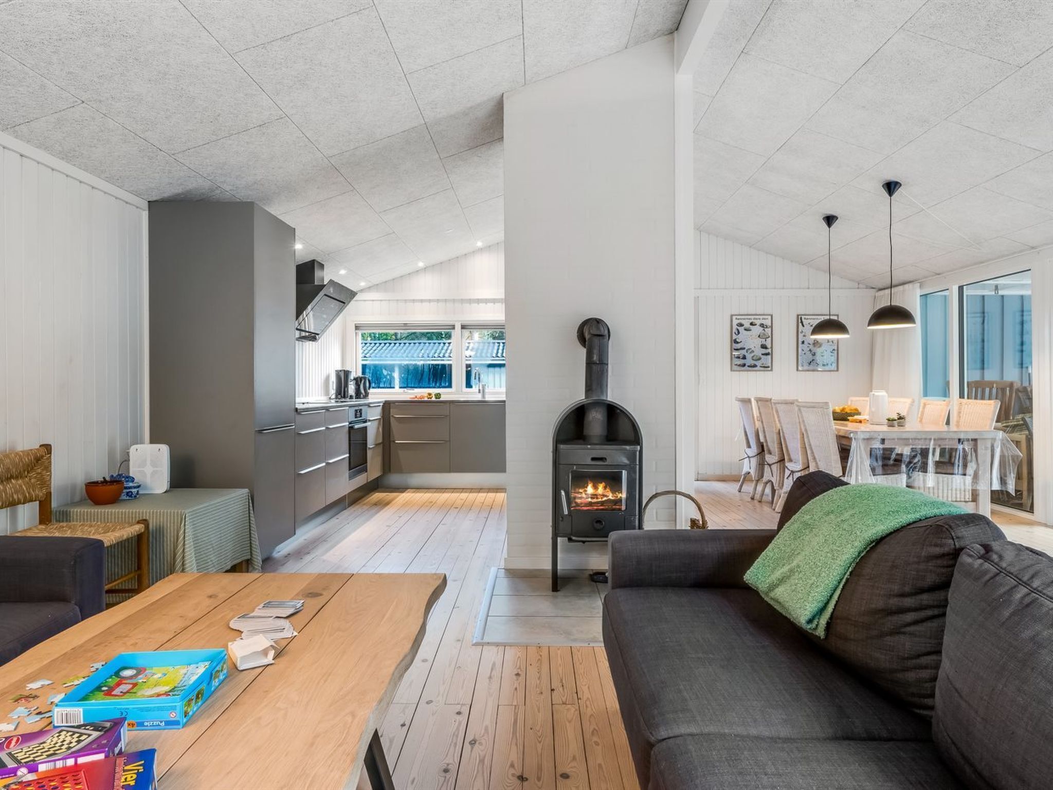 Télévision, cheminée