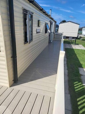 Property grounds - Lyons Winkups and Primrose - Holiday Accommodation 15610 (Abergele)