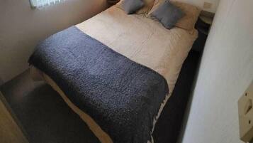 3 dormitoris, decoració individual i mobiliari individual