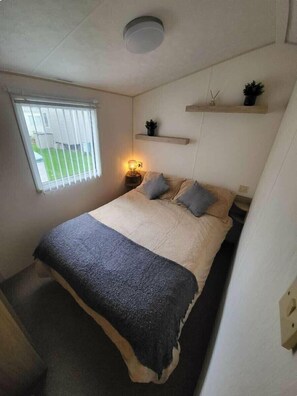 3 bedrooms, individually decorated, individually furnished, free WiFi - Lyons Winkups and Primrose - Holiday Accommodation 15610 (Abergele)