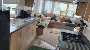 Cookware/dishes/utensils