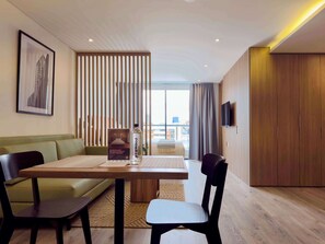 Dining - w* | Polished Loft w/ Balcony in Santa Bárbara (Bogotá)