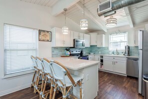 Hus, flere senger, adgang til basseng, bassengutsikt (Someday Isle) | Eget kjøkken