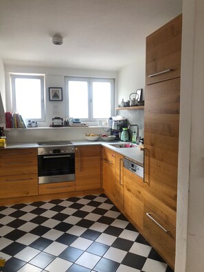 Kühlschrank, Ofen, Herdplatte, Geschirrspüler