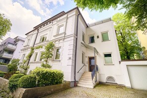 Exterior - Vacation apartment Ursel 110 sqm with terrace (Traunstein)