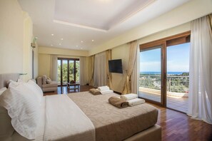 Desk, iron/ironing board, free WiFi, bed sheets - Villa Amaltheia Rhodes, 15 minutes from Rhodes Town (Koskinou)