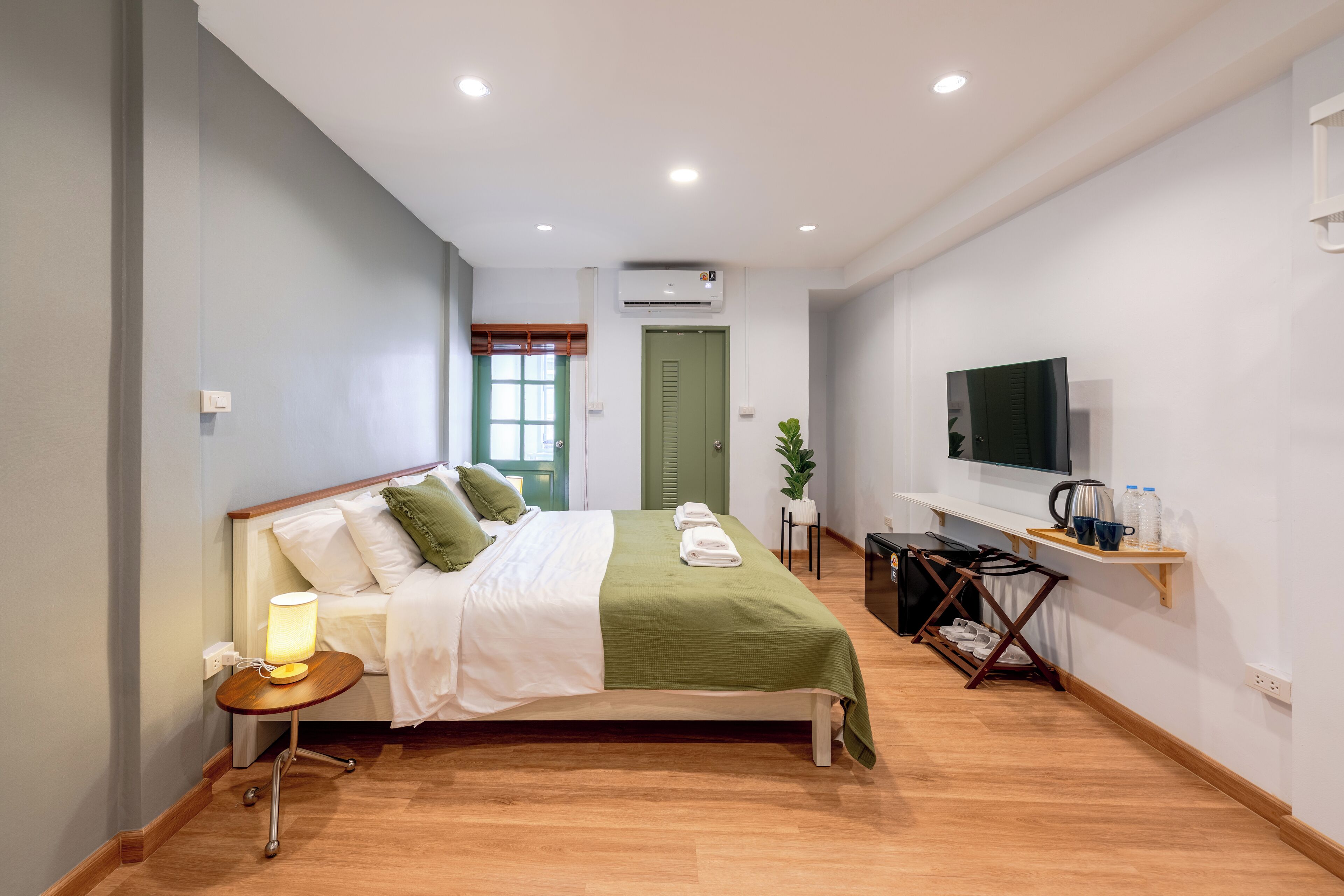 Superior King Room (3rd and 4th Floor, Stairs only) | Blackout drapes, iron/ironing board, free WiFi, bed sheets