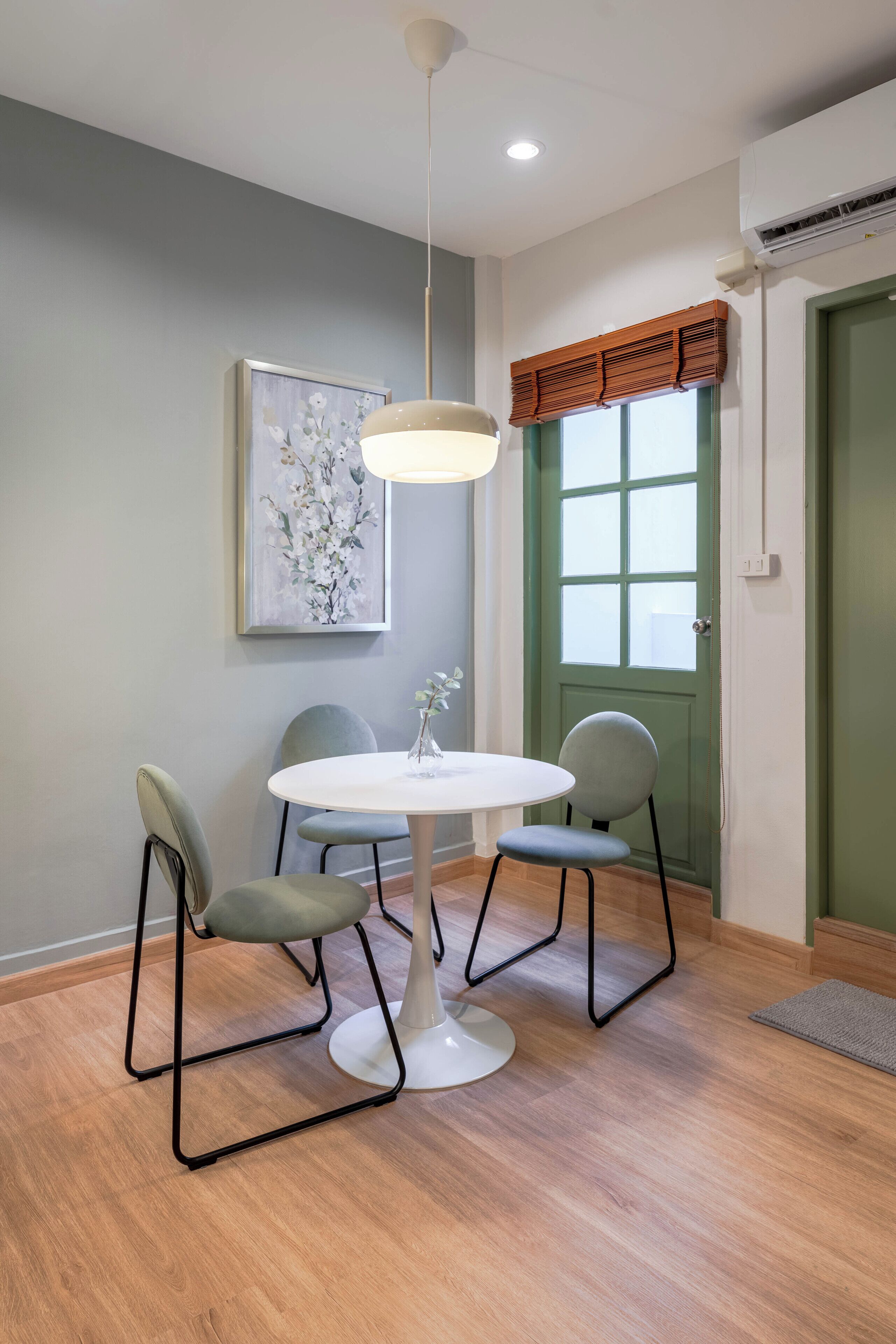 Deluxe Family Room | Área de sala de estar | Smart TV de 40 pulgadas con canales digitales 