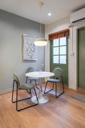 Deluxe Family Room | Living area | 40-inch Smart TV with digital channels