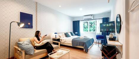 Deluxe King Room | Cortinas blackout, tabla de planchar con plancha y wifi gratis