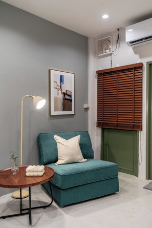 Standard King Room (No Window) | Blackout drapes, iron/ironing board, free WiFi, bed sheets