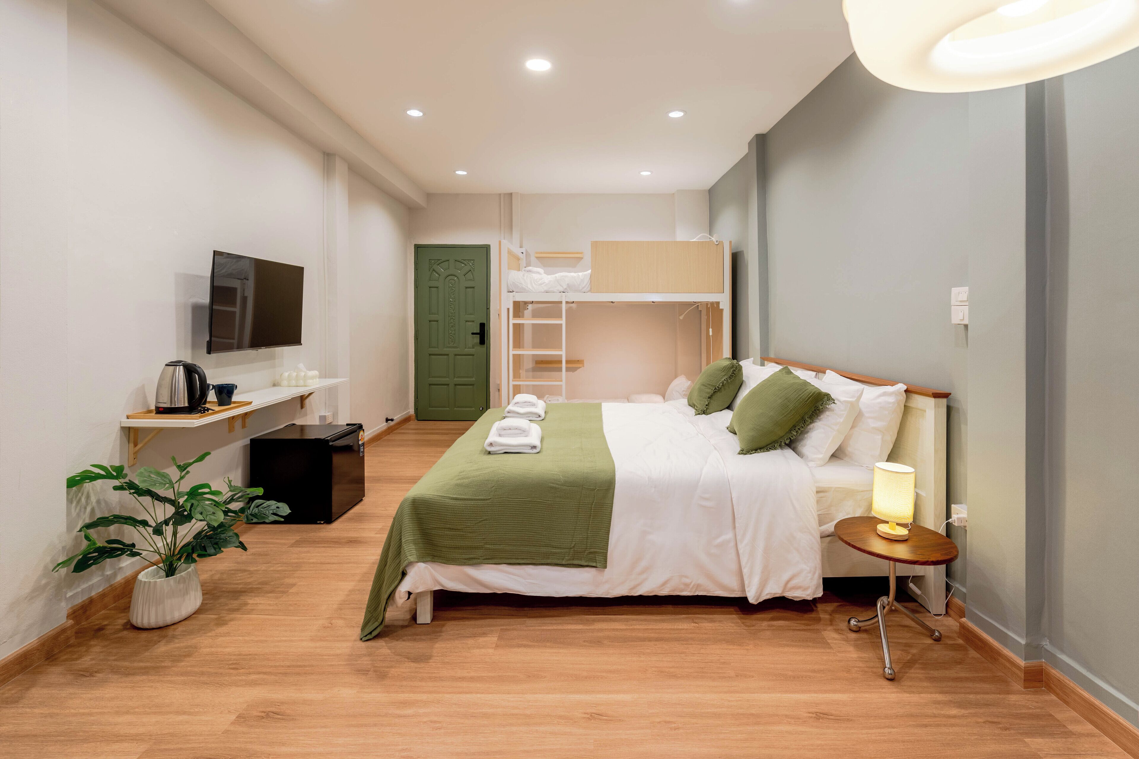 Deluxe Family Room | Blackout drapes, iron/ironing board, free WiFi, bed sheets