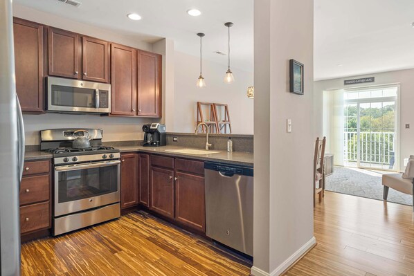 公寓客房, 多張床, 陽台 (Grande at Canal 14) | 私人廚房