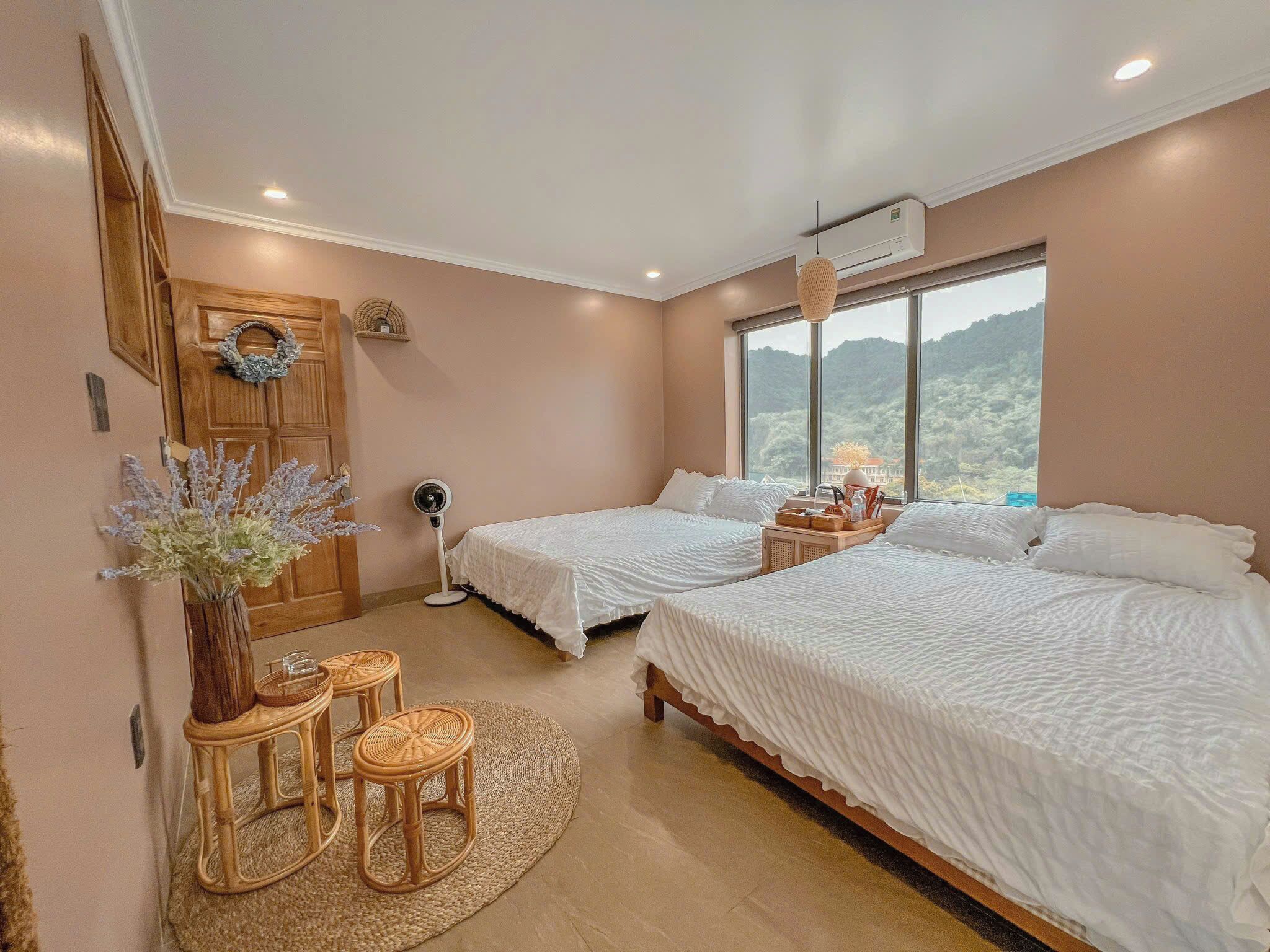 Laptop workspace, free WiFi