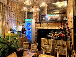 Reception - Shalva Homestay Catba (Quan dao Cat Ba)