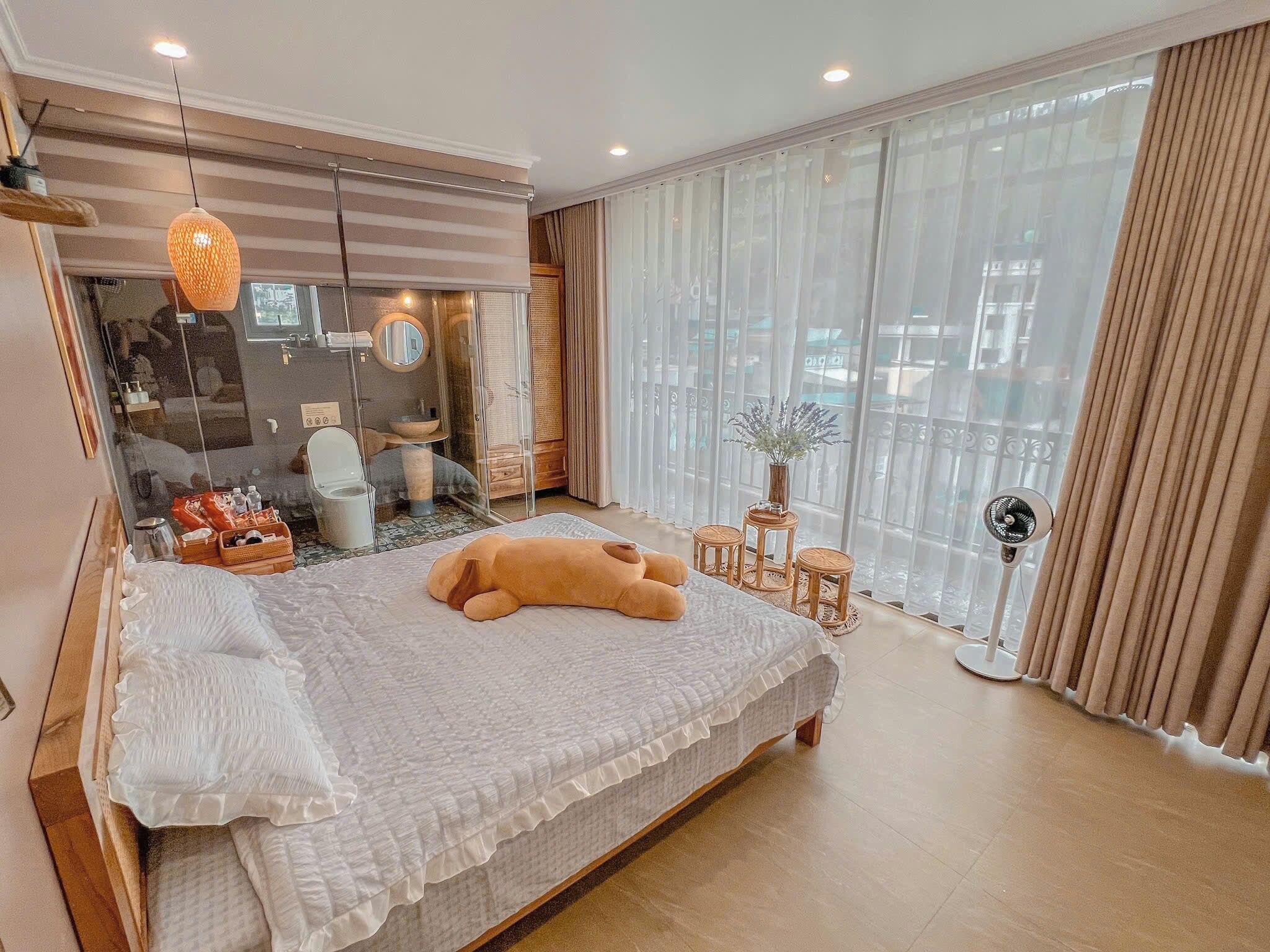 Laptop workspace, free WiFi