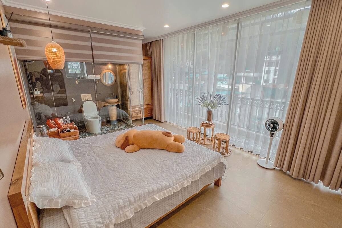 Deluxe Room, City View | Laptop workspace, WiFi (free)