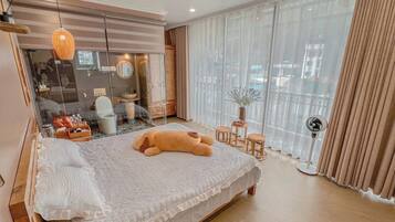 Espacio para trabajar con laptop y wifi gratis