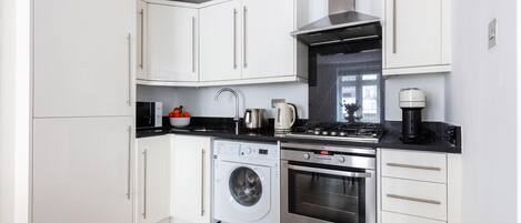 City Apartment, 1 Double Bed with Sofa bed, Non Smoking, City View | Private kitchen
